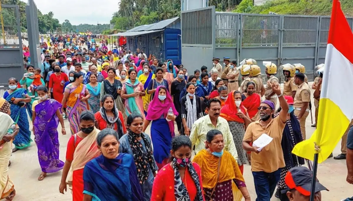 Vizhinjam Port strike enters 100th day, protesters lay siege to